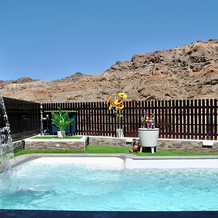 Villa Big Puerto Rico In Front Of The Shopping Center With Private Heated Saltwater Pool With Jacuzzi & Arcade Games & T Able Foot Ball Puerto Rico (Gran Canaria)