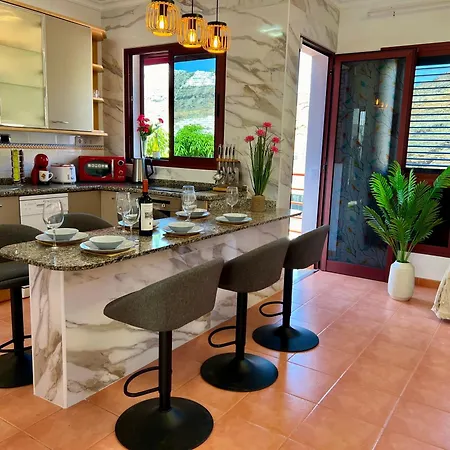 Big Puerto Rico In Front Of The Shopping Center With Private Heated Saltwater Pool With Jacuzzi & Arcade Games & T Able Foot Ball Puerto Rico (Gran Canaria)